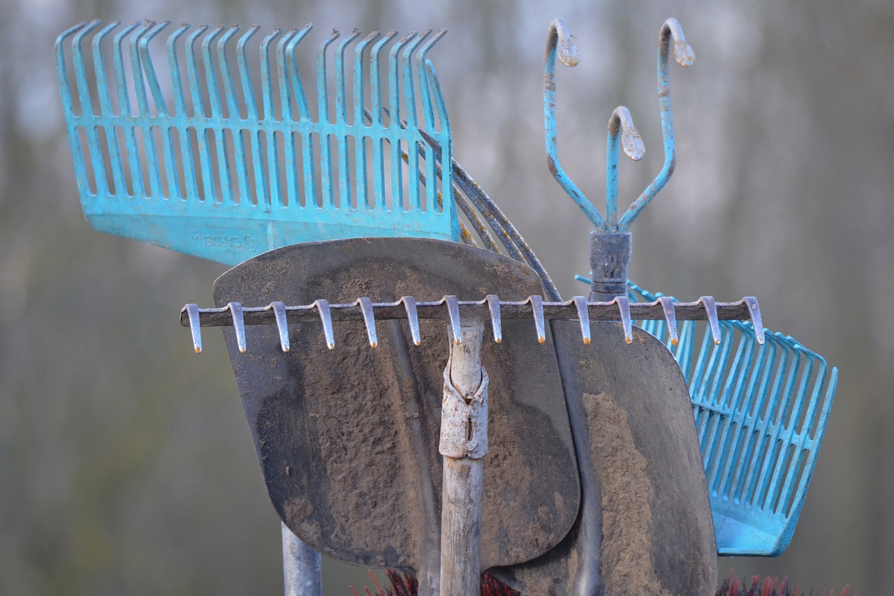 Gartenwerkzeug pflegen vor dem Winter