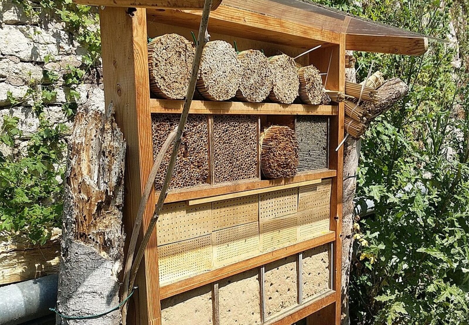 Insektenhotek im Garten