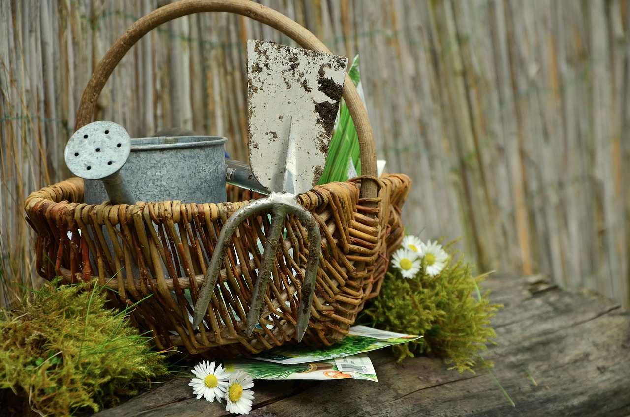 Garden tools in a raffia basket.